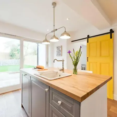 Charming Town Centre Holiday home