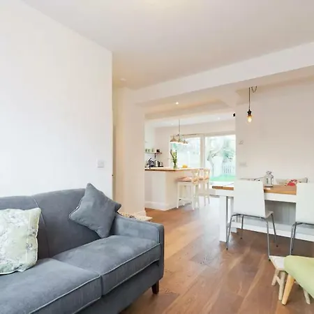 Charming Town Centre Holiday home *